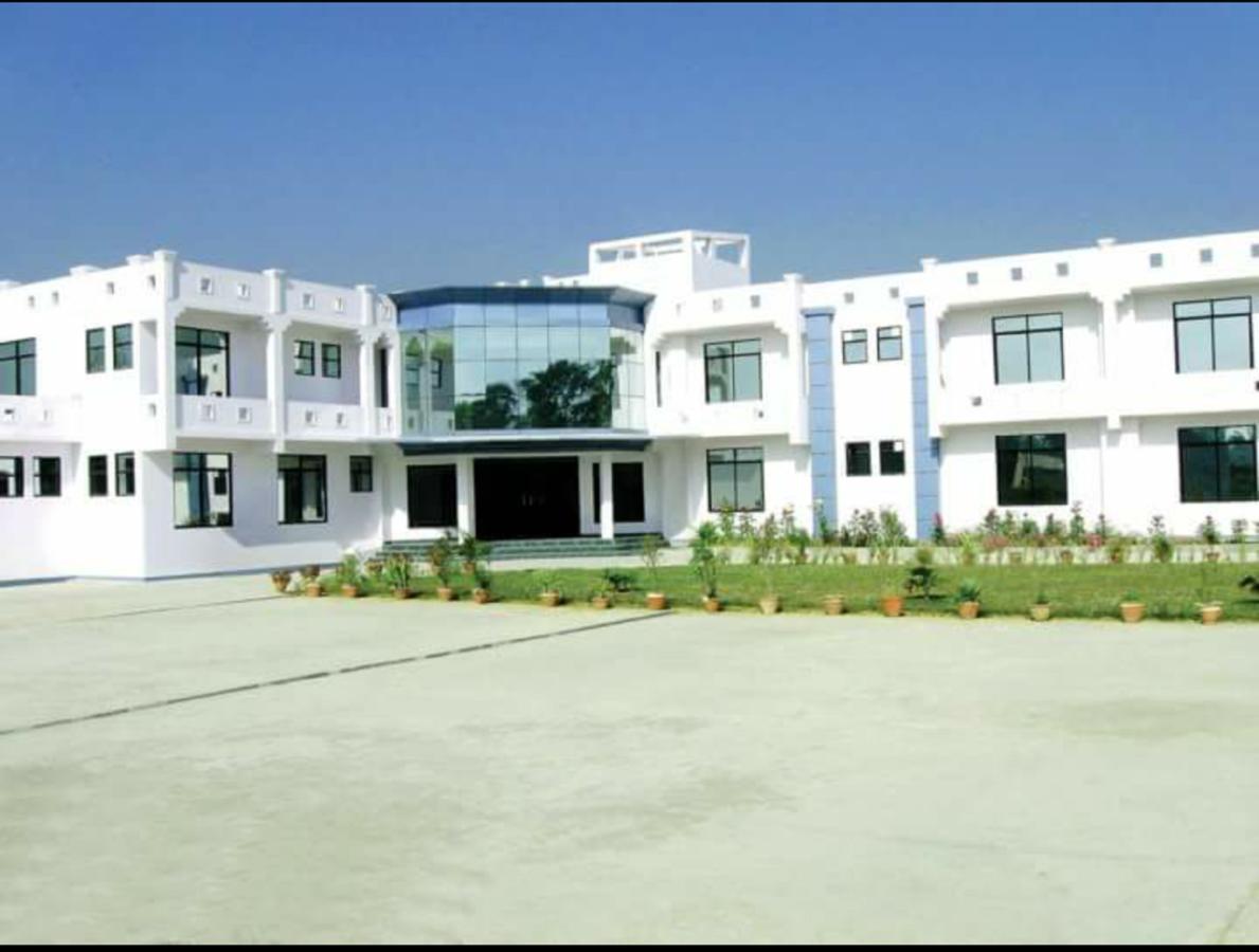 Kitchen Hut Hotel Nepalgunj Εξωτερικό φωτογραφία